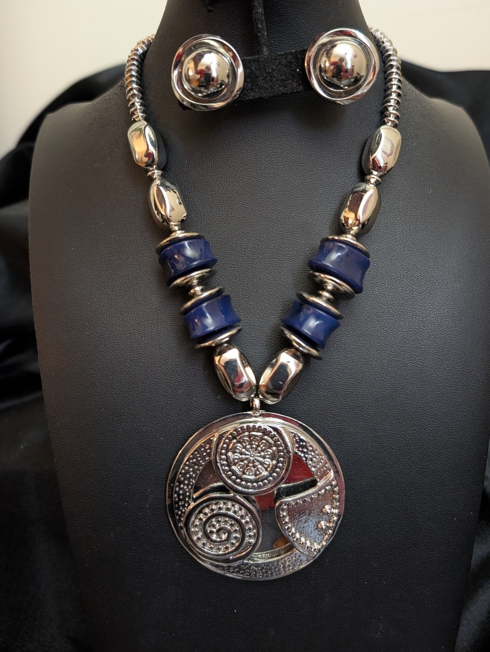 #79. TRENDING! CHICO'S Silver and Blue Statement Necklace